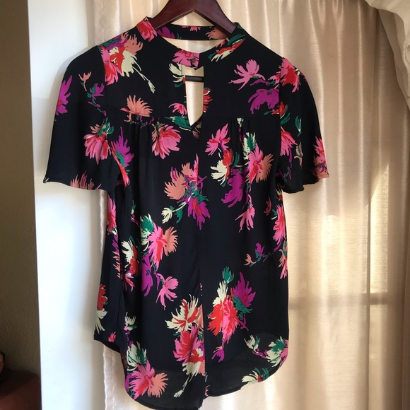 Maeve Short Flutter Sleeve V-Neck Choker Dark Floral Blouse/ Size S - Picture 5 of 7